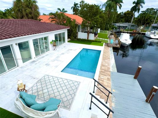 Exterior, Lake, Pool