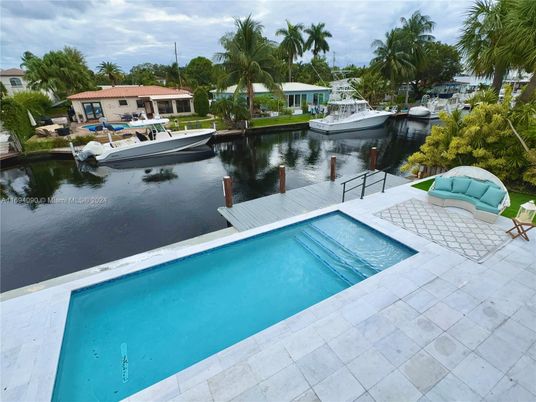 Exterior, Lake, Pool