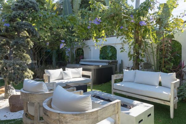 Exterior, Hot Tub