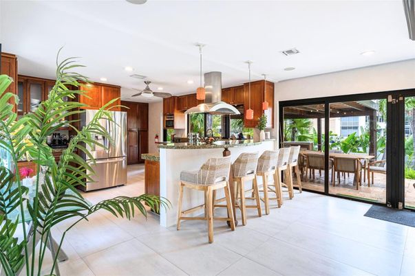 Dining room, Interior, Kitchen, Pendant Lights, Recessed Lighting, Stainless Steel Appliances