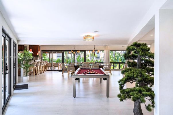 Game Room, Interior