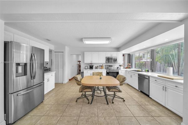 Dining room, Interior, Kitchen, Recessed Lighting, Stainless Steel Appliances