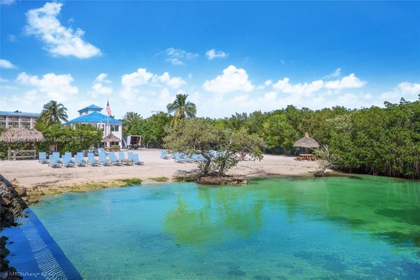 Exterior, Lake