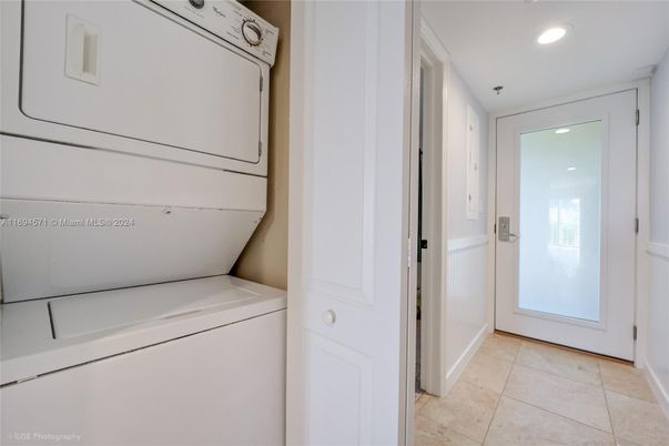 Interior, Recessed Lighting, Utility Closets, Washer