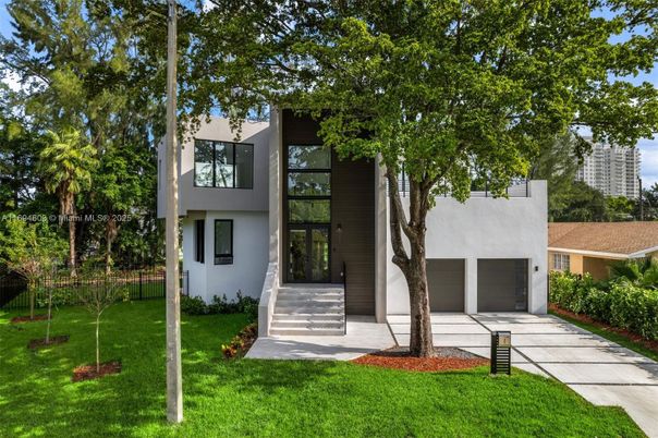 Attached, Exterior, Facade, Modern