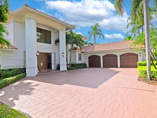 Attached, Exterior, Facade, Mediterranean