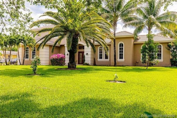 Backyard, Exterior, Facade, Mediterranean