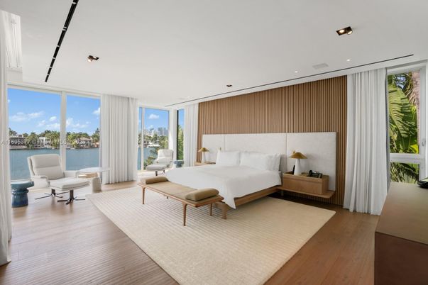 Bedroom, Interior, Recessed Lighting, Water, Wood Texture Flooring