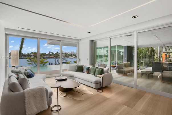 Interior, Living room, Recessed Lighting, Water, Wood Texture Flooring