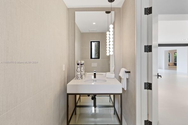 Bathroom, Interior, Pendant Lights, Recessed Lighting