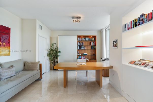 Home Office, Interior