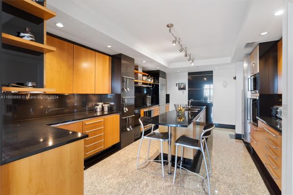 Dining room, Interior, Kitchen, Recessed Lighting, Stainless Steel Appliances