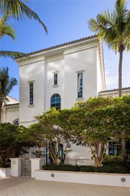 Exterior, Facade, Mediterranean