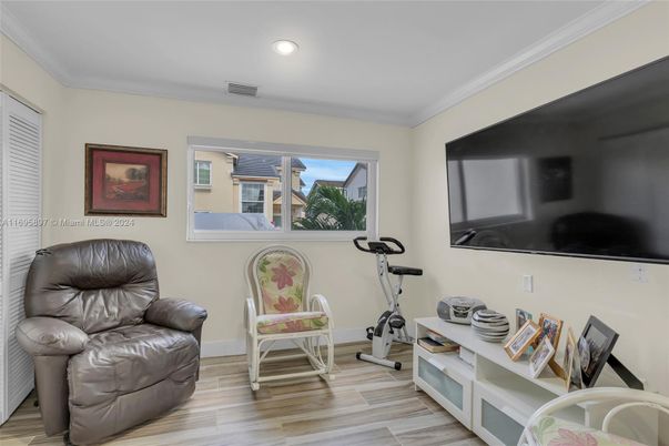 Fitness Equipment, Interior, Recessed Lighting, Wood Texture Flooring