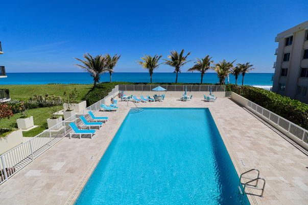 Exterior, Pool, Water
