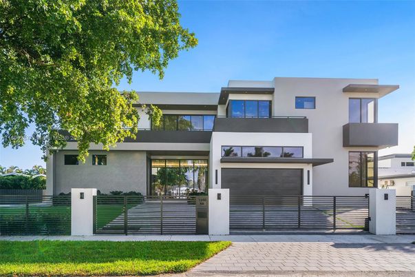 Attached, Exterior, Facade, Modern
