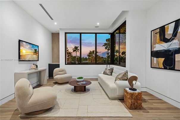 Interior, Living room, Recessed Lighting, Wood Texture Flooring