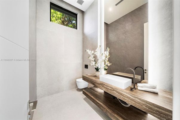 Bathroom, Interior, Recessed Lighting