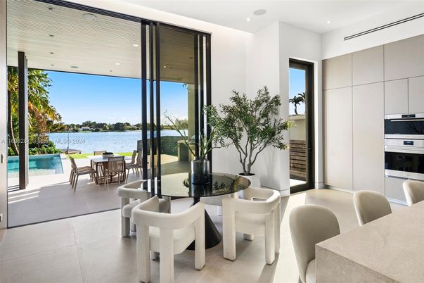 Dining room, Interior, Kitchen, Recessed Lighting, Water