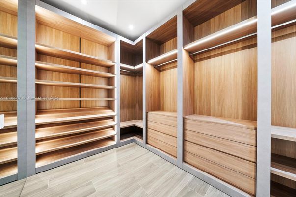 Interior, Walk-in Closets, Wood Texture Flooring