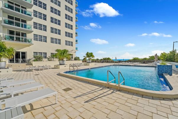 Exterior, Pool