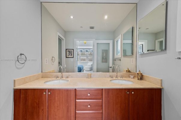 Bathroom, Dual Sink Vanities, Interior, Recessed Lighting