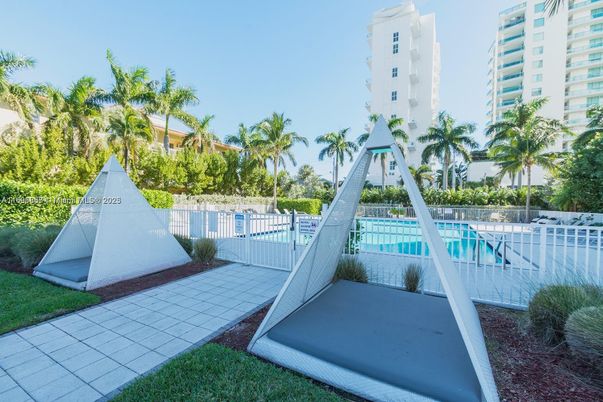 Exterior, Playground, Pool