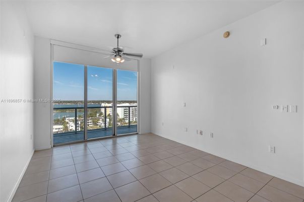Empty room, Interior, Water
