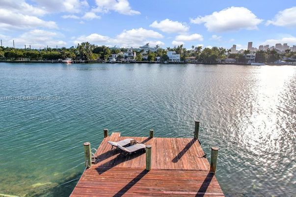 Exterior, Lake