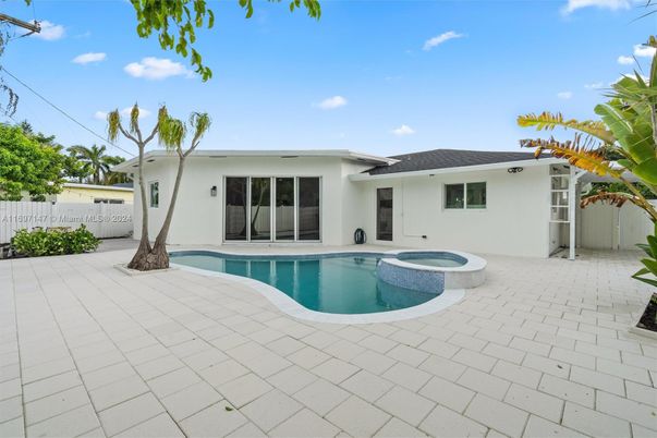 Exterior, Pool