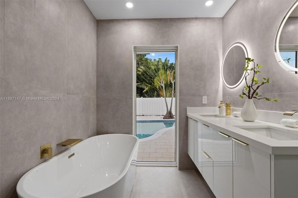 Bathroom, Dual Sink Vanities, Free Standing Baths, Interior, Recessed Lighting
