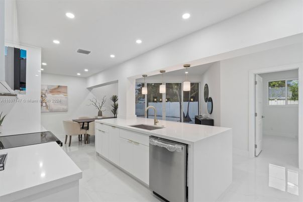Dining room, Interior, Kitchen, Marble, Pendant Lights, Recessed Lighting, Stainless Steel Appliances