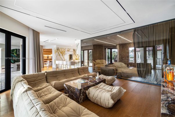 Dining room, Interior, Living room, Pendant Lights, Recessed Lighting, Wood Texture Flooring
