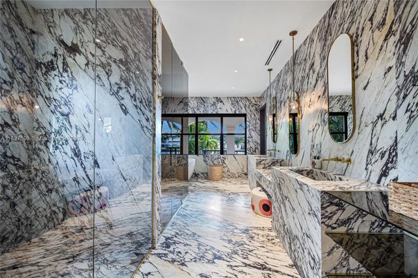 Bathroom, Interior, Marble, Marble Walls, Recessed Lighting