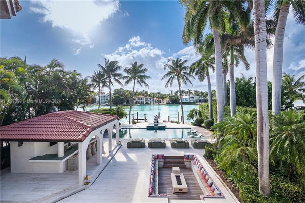 Exterior, Pool, Water