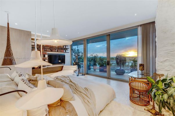Fireplace, Interior, Living room, Pendant Lights, Recessed Lighting