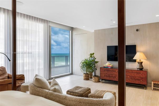 Bedroom, Interior, Living room, Recessed Lighting, Water