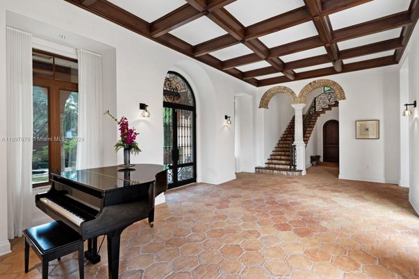 Interior, Piano, Wooden Beams