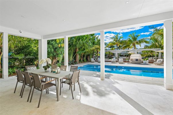 Dining room, Interior, Pool, Recessed Lighting