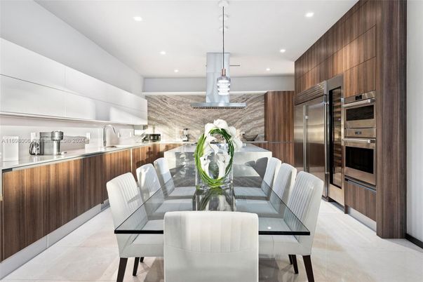 Dining room, Interior, Kitchen, Pendant Lights, Recessed Lighting, Stainless Steel Appliances