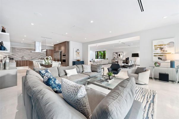 Dining room, Interior, Kitchen, Living room, Pendant Lights, Recessed Lighting, Stainless Steel Appliances