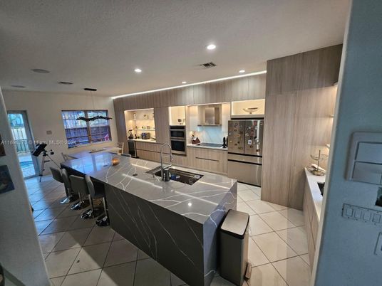 Dining room, Interior, Kitchen, Pendant Lights, Recessed Lighting, Stainless Steel Appliances