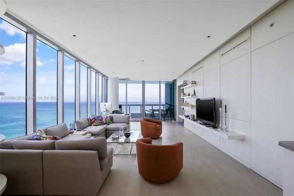 Interior, Living room, Recessed Lighting, Water, Wood Texture Flooring