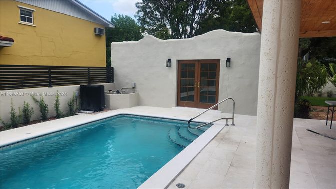 Exterior, Pool