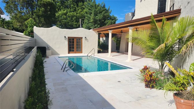Exterior, Pool
