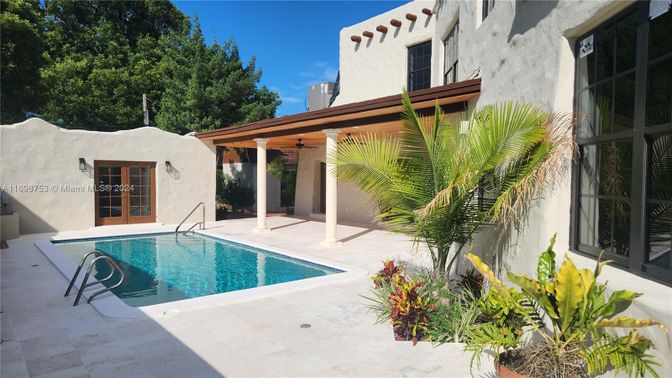Exterior, Pool