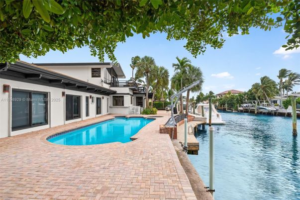 Exterior, Pool, Water