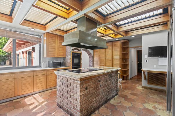Fireplace, Interior, Kitchen, Recessed Lighting