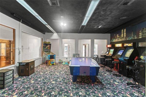 Game Room, Interior