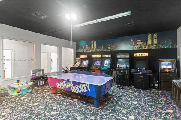 Game Room, Interior